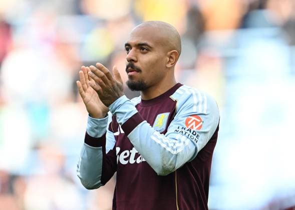 Donyell Malen of Aston Villa applauds the fans after the game Aston Villa v Burnley, Premier League, Football, Villa Park, Birmingham, UK - 05 Oct 2025Birmingham Villa Park United Kingdom EDITORIAL USE ONLY No use with unauthorised audio, video, data, fixture lists, club league logos or live services. Online in-match use limited to 120 images, no video emulation. No use in betting, games or single club league player publications. Copyright: xAnnaxGowthorpe Shutterstockx 15515860al