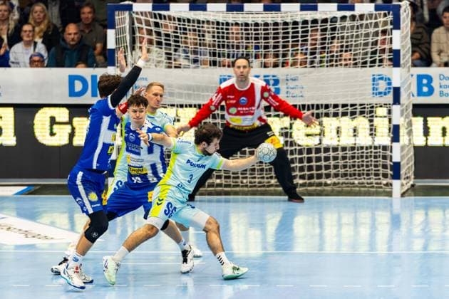 05 10 2025, GER, Handball, Men, Season 25 26, Daikin 1 Bl, 7 Matchday ThSV Eisenach VfL Gummersbach Joao Gomes VfL Gummerbach , Tillman Leu ThSV Eisenach,99 , Phillip Meyer ThSV Eisenach,27 99817 Eisenach Werner Assmann Halle Am Sportp Thueringen Germany