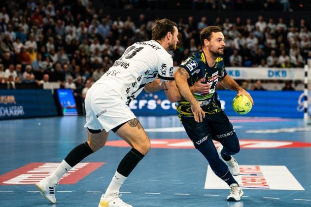 Dani Baijens Rhein Neckar Loewen, 77 in duel with Veron Nacinovic THW Kiel, 93 , GER, THW Kiel vs Rhein Neckar Loewen, Handball, Bundesliga, Matchday 7, Season 2025 2026, 05 10 2025 GER, THW Kiel vs Rhein Neckar Loewen, Handball, Bundesliga, Matchday 7, Season 2025 2026, 05 10 2025 Kiel Copyright: xEibner-Pressefoto MaxxVincenx EP_MVN