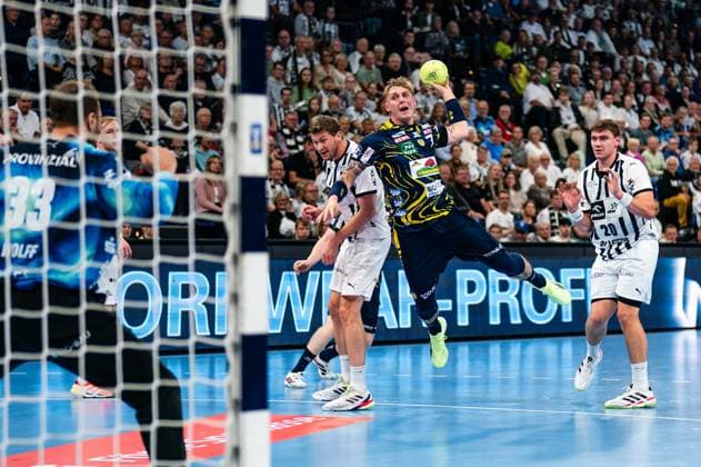 Edwin Aspenbaeck Rhein Neckar Loewen, 78 on throw, GER, THW Kiel vs Rhein Neckar Loewen, Handball, Bundesliga, Matchday 7, Season 2025 2026, 05 10 2025 GER, THW Kiel vs Rhein Neckar Loewen, Handball, Bundesliga, Matchday 7, Season 2025 2026, 05 10 2025 Kiel Copyright: xEibner-Pressefoto MaxxVincenx EP_MVN