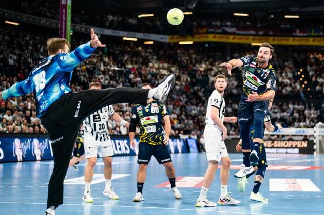 Dani Baijens Rhein Neckar Loewen, 77 throwing against goalkeeper Andreas Wolff THW Kiel, 33 , GER, THW Kiel vs Rhein Neckar Loewen, Handball, Bundesliga, Matchday 7, Season 2025 2026, 05 10 2025 GER, THW Kiel vs Rhein Neckar Loewen, Handball, Bundesliga, Matchday 7, Season 2025 2026, 05 10 2025 Kiel Copyright: xEibner-Pressefoto MaxxVincenx EP_MVN