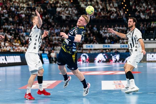 Haukur Thrastarson Rhein Neckar Loewen, 25 on throw against Elias Ellefsen a Skipagotu THW Kiel, 71 , GER, THW Kiel vs Rhein Neckar Loewen, Handball, Bundesliga, Matchday 7, Season 2025 2026, 05 10 2025 GER, THW Kiel vs Rhein Neckar Loewen, Handball, Bundesliga, Matchday 7, Season 2025 2026, 05 10 2025 Kiel Copyright: xEibner-Pressefoto MaxxVincenx EP_MVN