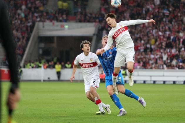 05 10 2025, xrekx, Soccer 1 Bundesliga, VfB Stuttgart 1 FC Heidenheim v l Ameen Al Dakhil VfB Stuttgart Mikkel Kaufmann 1 FC Heidenheim 1846 Angelo Stiller VfB Stuttgart DFL DFB REGULATIONS PROHIBIT ANY USE OF PHOTOGRAPHS as IMAGE SEQUENCES and or QUASI VIDEO Stuttgart