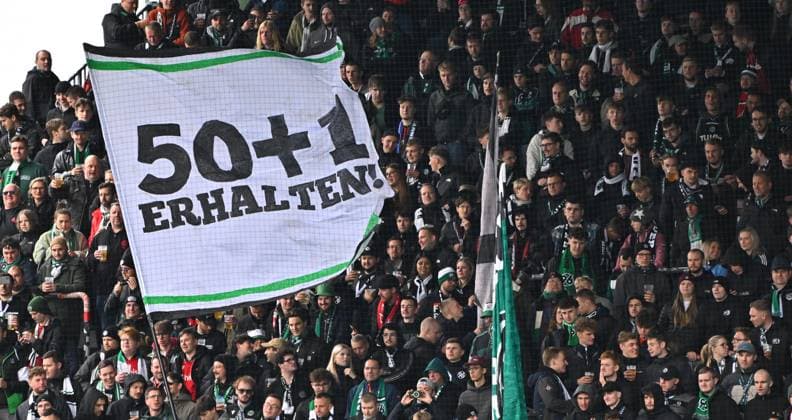 05 10 2025 Soccer Season 2025 2026 2 Soccer Bundesliga 08 Matchday SpVgg Greuther Fürth Kleeblatt Hannover 96 H96 Sportfoto Zink MeZi xmexzix DFL regulations prohibit any use of photographs as image sequences and or quasi video only for editorial use Fans Fanblock Hannover 50 1 erhalten