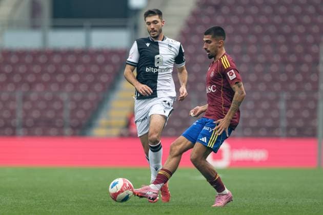 Alexis Antunes (10 Servette FC) passes the ball during the Brack Super League match between Servette FC and FC Basel at Stade de Geneve in Geneva, Switzerland Copyright: xGiuseppexVelletrix xSPPx Sportspressphoto_SPR38522