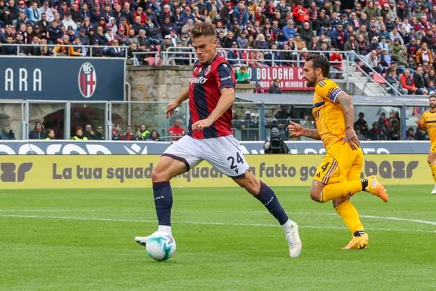 Bologna FC 1909 v Pisa SC - Serie A Thijs Jacco Jan Dallinga of Bologna FC plays the ball during the Bologna BFC vs Pisa SC, Serie A Enilive 2025-26 game at Renato Dall Ara stadium in Bologna, Italy, on October 5, 2025. Bologna Italy  Copyright: xDavidexCasentinix originalFilename:casentini-bolognab251005_npPEa.jpg