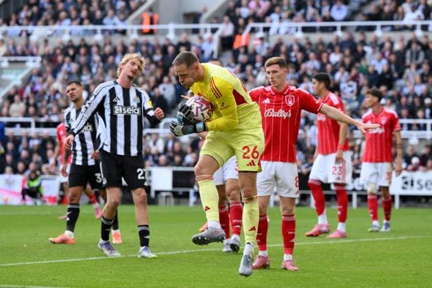 Newcastle United v Nottingham Forest - Premier League Matz Sels, Nottingham Forest goalkeeper, saves the ball during the Premier League match between Newcastle United and Nottingham Forest at St. James s Park in Newcastle, United Kingdom, on October 5, 2025. Newcastle Tyne and Wear United Kingdom  Copyright: xMIxNewsx originalFilename:fletcher-newcastl251005_npGrX.jpg
