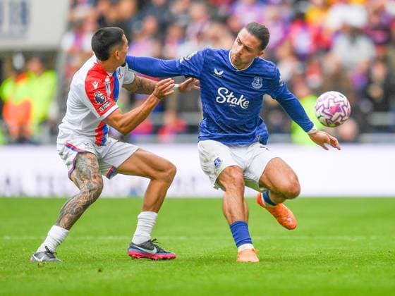 Everton v Crystal Palace Premier League Jack Grealishof Everton and Daniel Munoz of Crystal Palace during the Premier League match at the Hill Dickson Stadium, Liverpool UK Newspapers OUT Copyright: xKarlxVallantinex FIL-22324-0053