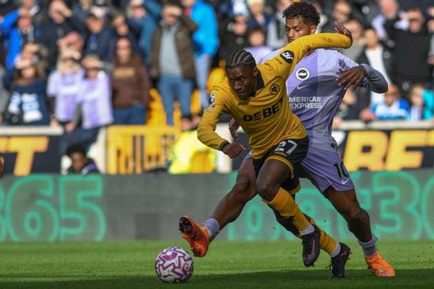 Wolverhampton Wanderers v Brighton & Hove Albion, English Premier League, Football, Molineux, Wolverhampton, UK - 5 October 2025 Wolverhampton Wanderers Jean-Ricner Bellegarde on the ball , UK NEWSPAPERS OUT Copyright: xRichardxBowcottx