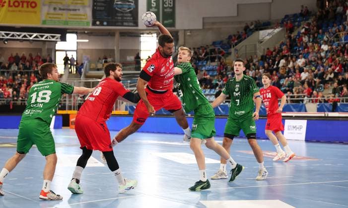 05 10 2025, Germany, Bietigheim, Handball 2 Bundesliga, SG BBM Bietigheim vs Eulen Ludwigshafen, center f l Djibril M Bengue BBM , Friedrich Schmitt Eulen