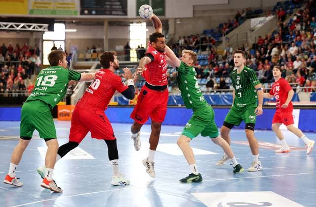 05 10 2025, Germany, Bietigheim, Handball 2 Bundesliga, SG BBM Bietigheim vs Eulen Ludwigshafen, center f l Djibril M Bengue BBM , Friedrich Schmitt Eulen