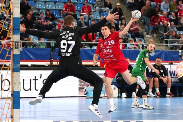 05 10 2025, Germany, Bietigheim, Handball 2 Bundesliga, SG BBM Bietigheim vs Eulen Ludwigshafen, f l Ziga Urbic Eulen , Moritz Strohsack BBM