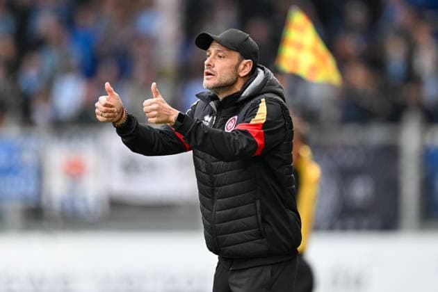 Nils Döring SV Wehen Wiesbaden, Coach gesticulates GER, SV Wehen Wiesbaden vs TSV 1860 Munich, Football, 3 Liga, Matchday 10, Season 2025 2026, 05 10 2025 DFB REGULATIONS PROHIBIT ANY USE OF PHOTOGRAPHS AS IMAGE SEQUENCES AND OR QUASI VIDEO GER, SV Wehen Wiesbaden vs TSV 1860 Munich, Football, 3 Liga, Matchday 10, Season 2025 2026, 05 10 2025 Wiesbaden Copyright: xEibner-Pressefoto FlorianxWiegandx EP_FWD
