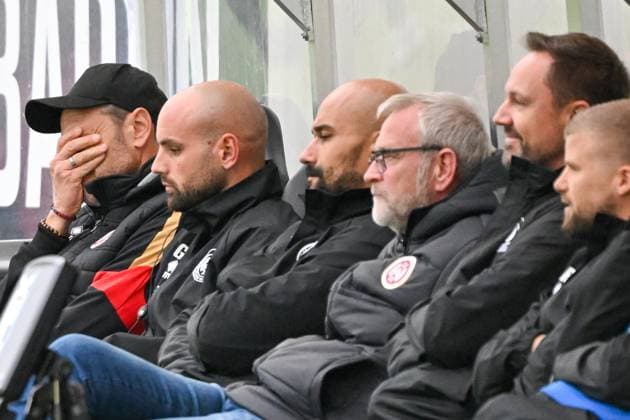 Nils Döring SV Wehen Wiesbaden, Coach looks unhappy, GER, SV Wehen Wiesbaden vs TSV 1860 Munich, Football, 3 Liga, Matchday 10, Season 2025 2026, 05 10 2025 DFB REGULATES PROHIBIT ANY USE OF PHOTOGRAPHS AS IMAGE SEQUENCES AND OR QUASI VIDEO GER, SV Wehen Wiesbaden vs TSV 1860 Munich, Football, 3 Liga, Matchday 10, Season 2025 2026, 05 10 2025 Wiesbaden Copyright: xEibner-Pressefoto FlorianxWiegandx EP_FWD
