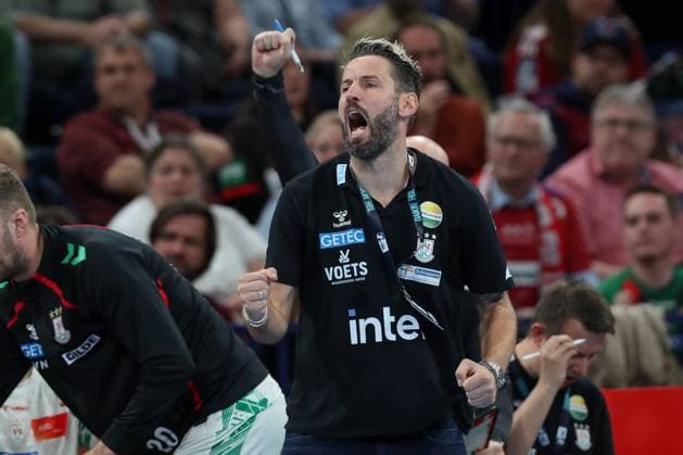 05 10 2025, xtgx, Handball Sport Verein SC Magdeburg v l Bennet Wiegert Magdeburg, Trainer Jubel, Torjubel, jubelt ueber das Tor, celebrate the goal, celebration Hamburg