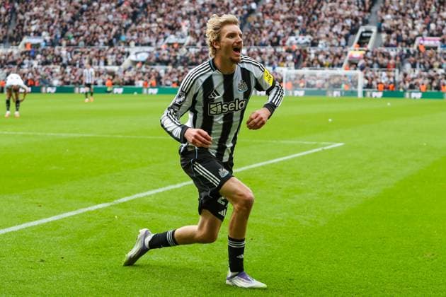 Newcastle United FC v Nottingham Forest FC, Premier League Nick Woltemade Of Newcastle United scores a GOAL 2-0 and celebrates during the Newcastle United FC v Nottingham Forest FC English Premier League match at St.James Park, Newcastle, England, United Kingdom on 5 October 2025 Credit: Lee Keuneke Every Second Media Editorial use only. All images are copyright Every Second Media Limited. No images may be reproduced without prior permission. All rights reserved. Premier League and Football League images are subject to licensing agreements with Football DataCo Limited. see https: www.football-dataco.com Copyright: xIMAGO EveryxSecondxMediax ESM-1616-0104 LeexKeunekex xEveryxSecondxMediax