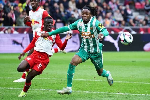 SOCCER - BL, RBS vs Rapid SALZBURG,AUSTRIA,05.OCT.25 - SOCCER - ADMIRAL Bundesliga, Red Bull Salzburg vs SK Rapid Wien. Image shows Soumaila Diabate (RBS) and Claudy Mbuyi (Rapid).  GEPAxpictures xDavidxGeieregger