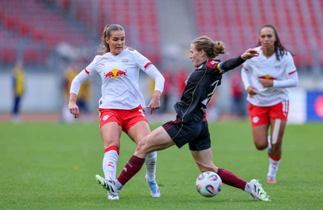 DEU, Nürnberg, FC Nürnberg vs RB Leipzig, Google Pixel Bundesliga, DFB, Saison 2526, Max Morlock Stadion, 5 Spieltag im Bild f l n r Andrea Norheim RB Leipzig 3 , Nastassja Lein FC Nürnberg 24 DFB DFL REGULATIONS PROHIBIT ANY USE OF PHOTOGRAPHS AS IMAGE SEQUENCES AND OR QUASI VIDEO, 05 10 2025, Copyright: HMBxMedia HendrikxHamelau