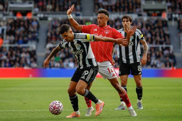5th October 2025; St James Park, Newcastle, England; Premier League Football, Newcastle United versus Nottingham Forest; Bruno Guimaraes of Newcastle United holds off Dan Ndoye of Nottingham Forest  CraigxCowan