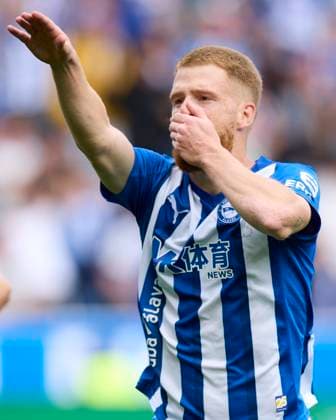 October 5, 2025, Vitoria, Alava, SPAIN: Carlos Vicente of Deportivo Alaves celebrates after scoring the team s first goal during the LaLiga EA Sports match between Deportivo Alaves and Elche CF at Mendizorrotza on October 5, 2025, in Vitoria, Spain. Vitoria SPAIN - ZUMAa181 20251005_zaa_a181_077 Copyright: xRicardoxLarreinax