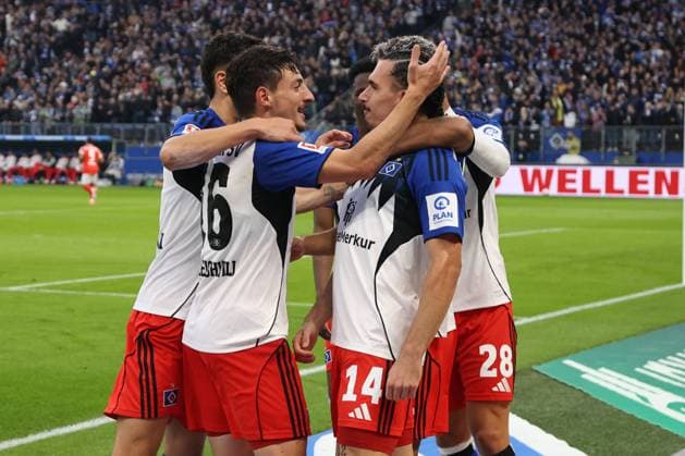 GER, xFSx ,Hamburg, HSV , 1 Bundesliga , Football, DFL, Hamburger SV , am Hamburger Volksparkstadion , 1 FSV Mainz 05 , 05 10 2025 v l Rayan Philippe Hamburger SV ,14 feiert das 2 0 fuer den Hamburger SV DFL regulations prohibit any use of photographs as image sequences and or quasi video Copyright: HMBxMedia FernandoxSoares