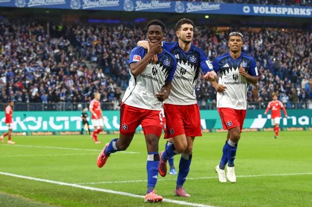 05 10 2025, xtgx, Fussball 1 Bundesliga, Hamburger SV 1 FSV Mainz 05 emspor, v l Albert Sambi Lokonga HSV, 6 Jubel, Torjubel, jubelt ueber das Tor, celebrate the goal, celebration DFL DFB REGULATIONS PROHIBIT ANY USE OF PHOTOGRAPHS as IMAGE SEQUENCES and or QUASI VIDEO Hamburg