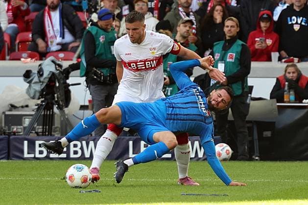 05 10 2025, xrekx, Soccer 1 Bundesliga, VfB Stuttgart 1 FC Heidenheim v l Offside goal Ermedin Demirovic VfB Stuttgart Diant Ramaj 1 FC Heidenheim 1846 Marnon Busch 1 FC Heidenheim 1846 DFL DFB REGULATIONS PROHIBIT ANY USE OF PHOTOGRAPHS as IMAGE SEQUENCES and or QUASI VIDEO Stuttgart