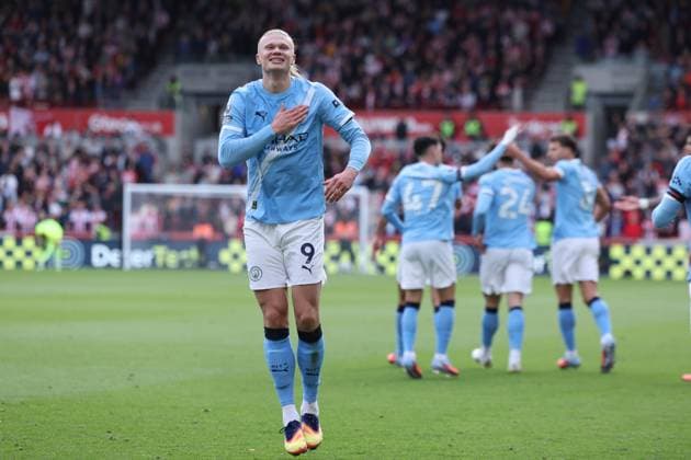 London, England, 5th October 2025. Erling Haaland of Manchester City scores the opening goal during the Brentford vs Manchester City Premier League match at Gtech Community Stadium, London. Picture credit should read: Paul Terry Sportimage EDITORIAL USE ONLY. No use with unauthorised audio, video, data, fixture lists, club league logos or live services. Online in-match use limited to 120 images, no video emulation. No use in betting, games or single club league player publications. SPI_011_PT_Brentford_Man_City SPI-4202-0011
