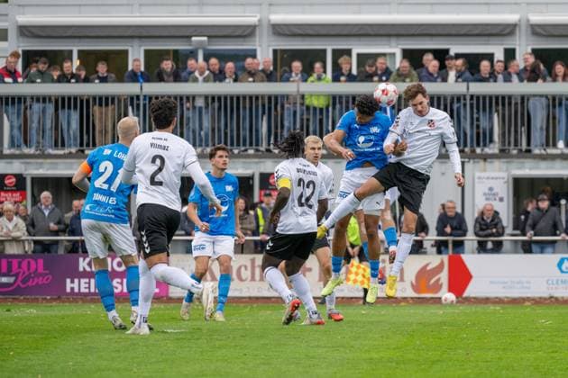 Football, Regionalliga Nord, BW Lohne vs Altona 93, Matchday 13, Season 2025 2026, 5 10 2025 Johannes Sabah Blau Weiss Lohne 6 with head , Lohne Heinz Dettmer Stadion Niedersachsen Germany