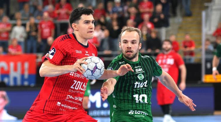 05 10 2025, Germany, Bietigheim, Handball 2 Bundesliga, SG BBM Bietigheim vs Eulen Ludwigshafen, f l Moritz Strohsack BBM , Vincent Bülow Eulen