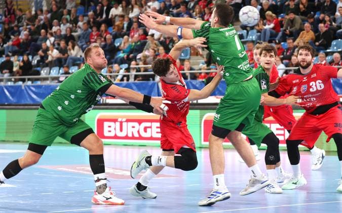 05 10 2025, Germany, Bietigheim, Handball 2 Bundesliga, SG BBM Bietigheim vs Eulen Ludwigshafen, f l Frederic Stüber Eulen , Max Prantner BBM , Mihailo Ilic Eulen