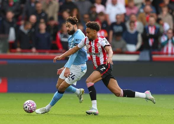 5th October 2025; Gtech Community Stadium, Brentford, London, England; Premier League Football, Brentford versus Manchester City; Kevin Schade of Brentford challenged by Josko Gvardiol of Manchester City  JohnxPatrickxFletcher