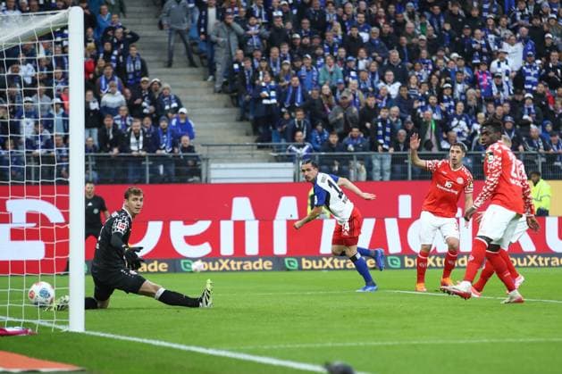 05.10.2025, xtgx, Fussball 1. Bundesliga, Hamburger SV - 1. FSV Mainz 05 emspor, v.l. Rayan Philippe (HSV, 14) schiesst Tor, schießt, Torschuetze, erzielt Tor, Treffer, scores the goal 2:0 (DFL DFB REGULATIONS PROHIBIT ANY USE OF PHOTOGRAPHS as IMAGE SEQUENCES and or QUASI-VIDEO) Hamburg