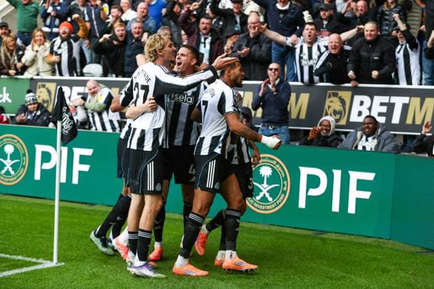 Newcastle United FC v Nottingham Forest FC, Premier League Bruno Guimaraes Of Newcastle United scores a GOAL 1-0 and celebrates during the Newcastle United FC v Nottingham Forest FC English Premier League match at St.James Park, Newcastle, England, United Kingdom on 5 October 2025 Credit: Lee Keuneke Every Second Media Editorial use only. All images are copyright Every Second Media Limited. No images may be reproduced without prior permission. All rights reserved. Premier League and Football League images are subject to licensing agreements with Football DataCo Limited. see https: www.football-dataco.com Copyright: xIMAGO EveryxSecondxMediax ESM-1616-0119 LeexKeunekex xEveryxSecondxMediax