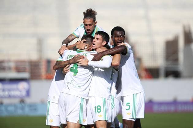 Bryan Cristante of AS Roma celebrates the goal of 1-2 with his team mates during ACF Fiorentina vs AS Roma, Italian soccer Serie A match in Florence, Italy, October 05 2025  Copyright: xMassimilianoxCarnabuci IPAxSportx xipa-agency.netx xx IPA_66190303 IPA_Agency_IPA66190303