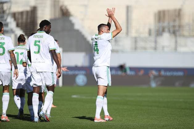Bryan Cristante of AS Roma celebrates the goal of 1-2 with his team mates during ACF Fiorentina vs AS Roma, Italian soccer Serie A match in Florence, Italy, October 05 2025  Copyright: xMassimilianoxCarnabuci IPAxSportx xipa-agency.netx xx IPA_66190458 IPA_Agency_IPA66190458