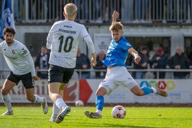 Soccer, Regionalliga Nord, BW Lohne vs Altona 93, Matchday 13, Season 2025 2026, 5 10 2025 Malte Wengerowski Blau Weiss Lohne 28 shoots on goal , Lohne Heinz Dettmer Stadion Niedersachsen Germany