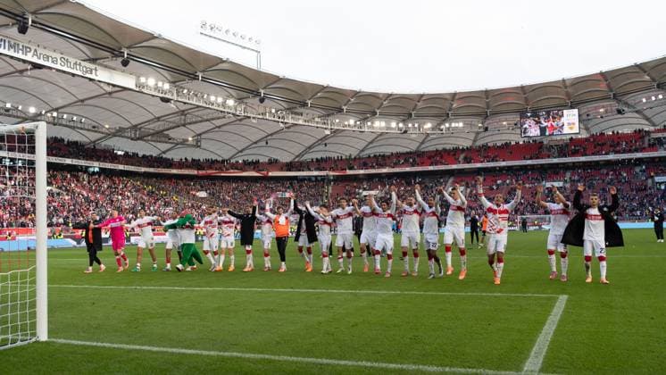 After the end of the game, cheers, joy among the VfB Stuttgart team, celebrate the victory with the fans GER, VfB Stuttgart vs 1 FC Heidenheim, Football, Men, 1 Bundesliga, Matchday 6, Season 2025 2026, 05 10 2025, DFL DFB REGULATES PROHIBIT ANY USE OF PHOTOGRAPHS AS IMAGE SEQUENCES AND OR QUASI VIDEO, GER, VfB Stuttgart vs 1 FC Heidenheim, Football, Men, 1 Bundesliga, Matchday 6, Season 2025 2026, 05 10 2025 Stuttgart Copyright: xEibner-Pressefoto WolfgangxFrankx EP_WFK
