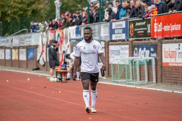 Soccer, Regionalliga Nord, BW Lohne vs Altona 93, Matchday 13, Season 2025 2026, 5 10 2025 Michael Ambrosius Altona 93 22 after sending off , Lohne Heinz Dettmer Stadion Niedersachsen Germany