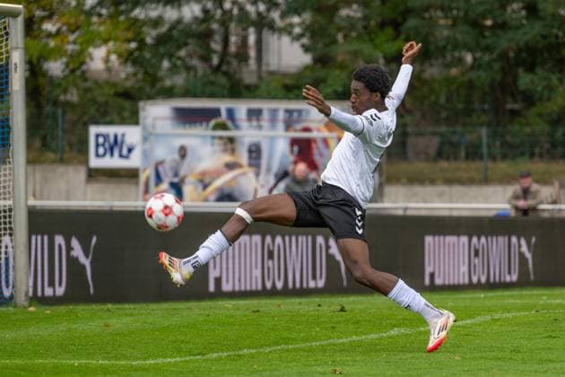 Football, Regionalliga Nord, BW Lohne vs Altona 93, Matchday 13, Season 2025 2026, 5 10 2025 Emmanuel Ntsiakoh Altona 93 4 , Lohne Heinz Dettmer Stadion Niedersachsen Germany