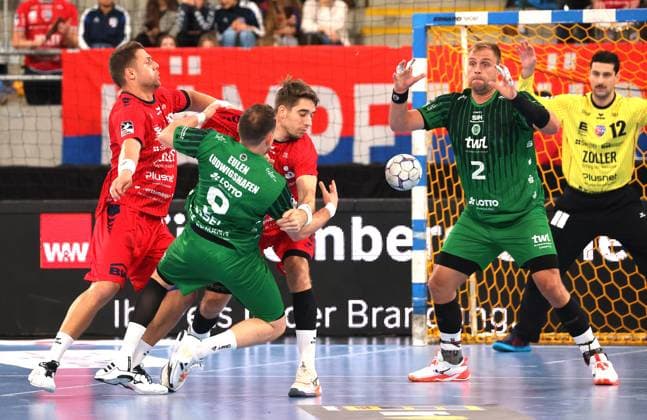 05 10 2025, Germany, Bietigheim, Handball 2 Bundesliga, SG BBM Bietigheim vs Eulen Ludwigshafen, f l Fabian Wiederstein BBM , Marc Robin Eisel Eulen , Nikola Vlahovic BBM , Frederic Stüber Eulen , Martin Tomovski BBM