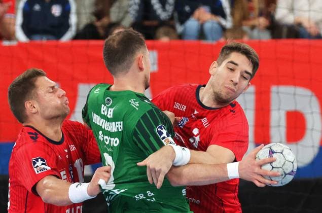 05 10 2025, Germany, Bietigheim, Handball 2 Bundesliga, SG BBM Bietigheim vs Eulen Ludwigshafen, f l Fabian Wiederstein BBM , Marc Robin Eisel Eulen , Nikola Vlahovic BBM