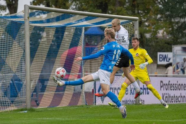 Soccer, Regionalliga Nord, BW Lohne vs Altona 93, Matchday 13, Season 2025 2026, 5 10 2025 Leonard Bredol Blau Weiss Lohne 19 with Gianluca Przondziono Altona 93 10 and Dennis Lohmann Goalkeeper Altona 93 1 , Lohne Heinz Dettmer Stadion Niedersachsen Germany