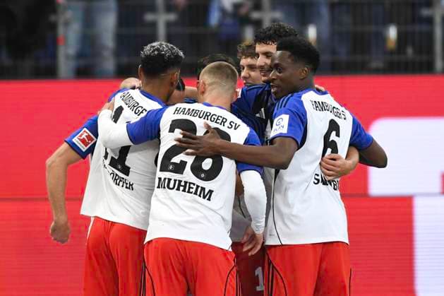 GER 1 FBL,, Hamburger SV vs 1 FSV Mainz 05 05 10 2025, Volksparkstadion, Hamburg, GER 1 FBL, Hamburger SV vs 1 FSV Mainz 05 in picture Rayan Philippe Hamburg 14 scores the goal to make it 2 0 for HSV and cheers with the team nordphotoxGmbH xWitke nph00002