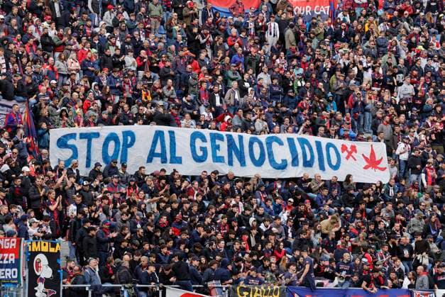 October 5, 2025, Bologna, Italia: Bologna s supporters show a banner against the genocide of the Palestinian people in Gaza during the Italian Serie A soccer match Bologna FC vs Pisa SC at Renato Dall Ara stadium in Bologna, Italy, 5 October 2025. ANSA SERENA CAMPANINI Stop Al Genocidio , La Curva Del Bologna e Con Gaza  - ZUMAa110 20251005_zaf_a110_068 Copyright: xSerenaxCampaninix