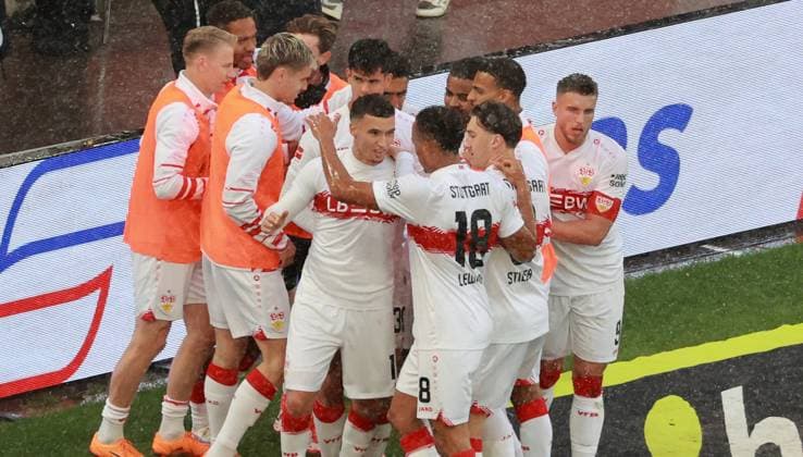 05 10 25 VfB Stuttgart 1 FC Heidenheim Germany, Stuttgart, 05 10 2025, Football, Bundesliga, VfB Stuttgart 1 FC Heidenheim Bilal El Khannouss center 1 0 Goalscorer VFB, No 18 Jamie Leweling VFB cheers