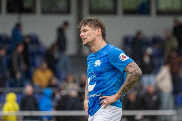 Football, Regionalliga Nord, BW Lohne vs Altona 93, Matchday 13, Season 2025 2026, 5 10 2025 Jakub Westendorf Blau Weiss Lohne 16 disappointed , Lohne Heinz Dettmer Stadion Niedersachsen Germany