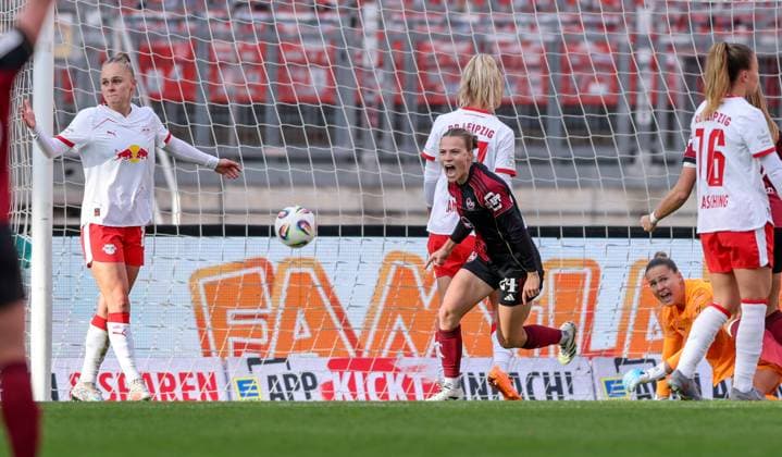 DEU, Nürnberg, FC Nürnberg vs RB Leipzig, Google Pixel Bundesliga, DFB, Saison 2526, Max Morlock Stadion, 5 Spieltag im Bild Nastassja Lein FC Nürnberg 24 scores the goal to 1 1, Jubel mit dem Team DFB DFL REGULATIONS PROHIBIT ANY USE OF PHOTOGRAPHS AS IMAGE SEQUENCES AND OR QUASI VIDEO, 05 10 2025, Copyright: HMBxMedia HendrikxHamelau