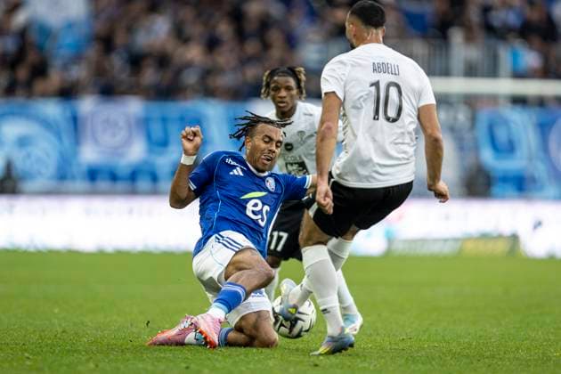FOOTBALL: Ligue 1 Racing Strasbourg (RCS) vs Angers. 05 10 2025 Stade de la Meinau. Strasbourg - France GuÃ la DouÃ 22 (RCS) et Justin Kalumba 17 (Angers)  Copyright: xelyxandroxcegarrax