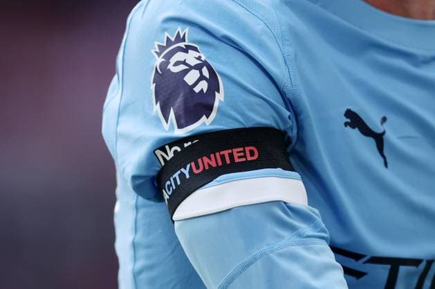 London, England, 5th October 2025. Manchester City players wear a black armband saying ˜City United™ during the Brentford vs Manchester City Premier League match at Gtech Community Stadium, London. Picture credit should read: Paul Terry Sportimage EDITORIAL USE ONLY. No use with unauthorised audio, video, data, fixture lists, club league logos or live services. Online in-match use limited to 120 images, no video emulation. No use in betting, games or single club league player publications. SPI_023_PT_Brentford_Man_City SPI-4202-0023